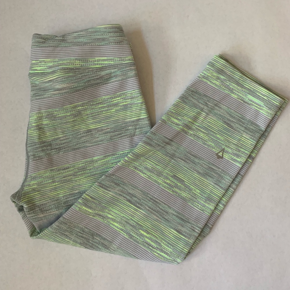 Like new Ivivva crop leggings size 12.